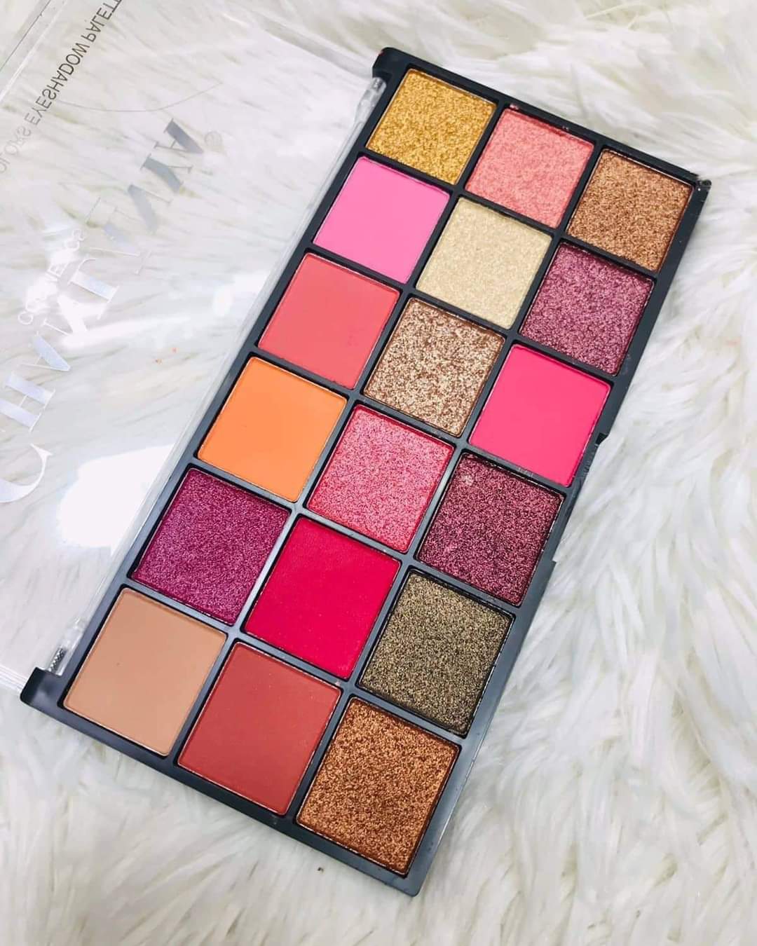 Best-Chanlanya-18-Color-Eyeshadow-Palette-–-ম্যাট-এবং-গ্লিটার-শেডে-গ্ল্যামারাস-লুক.jpg